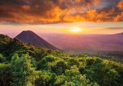 In the Shadow of the Volcanoes: Exploring El Salvador’s Dramatic Landscapes